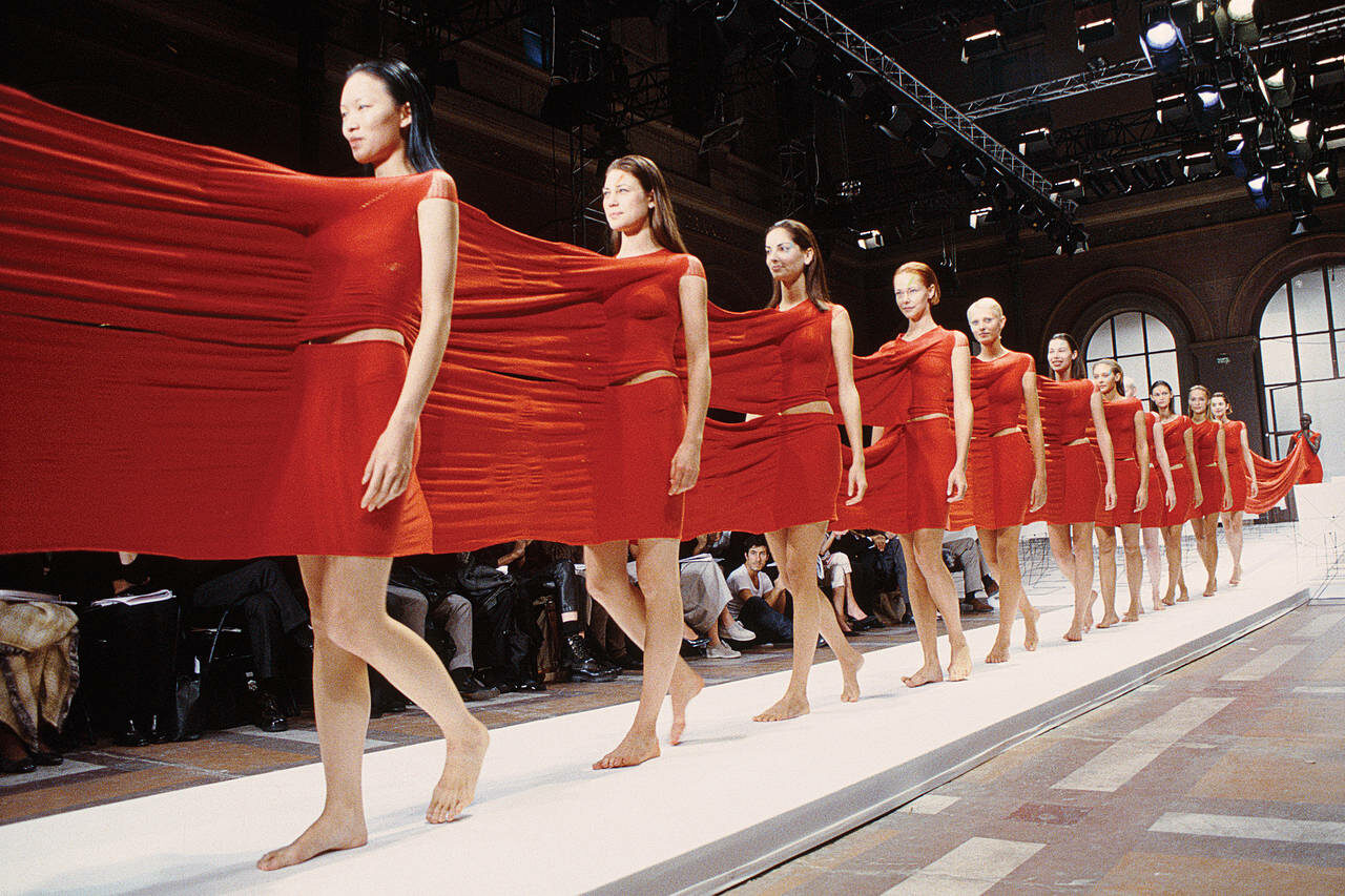 See Technology in Motion in Issey Miyake's Spring 1995 Collection